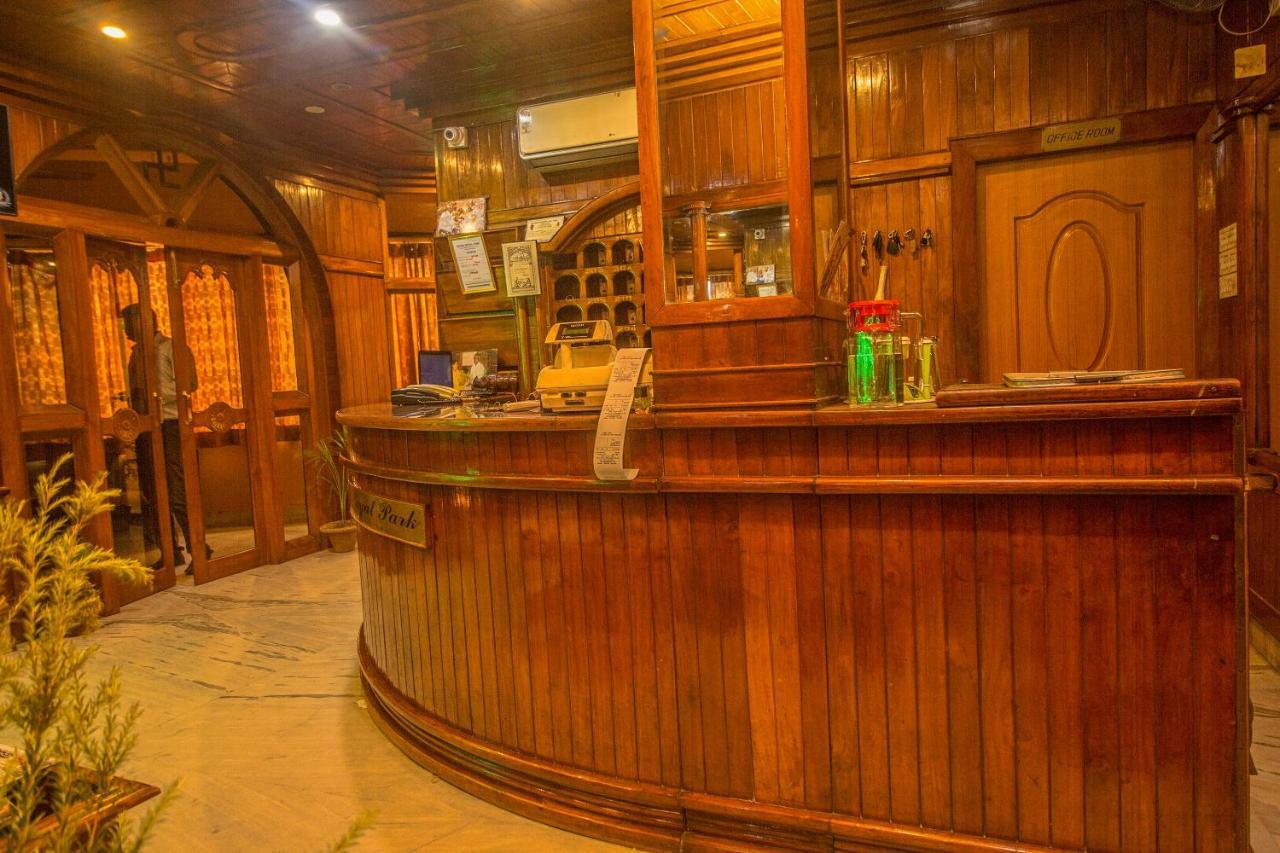 Hôtel Oyo 44995 Royal Park à Māldah Extérieur photo